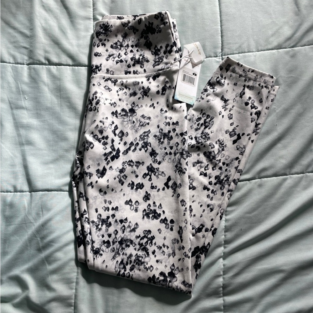 New NWT Balance collection workout leggings Black watercolor snake Size Medium